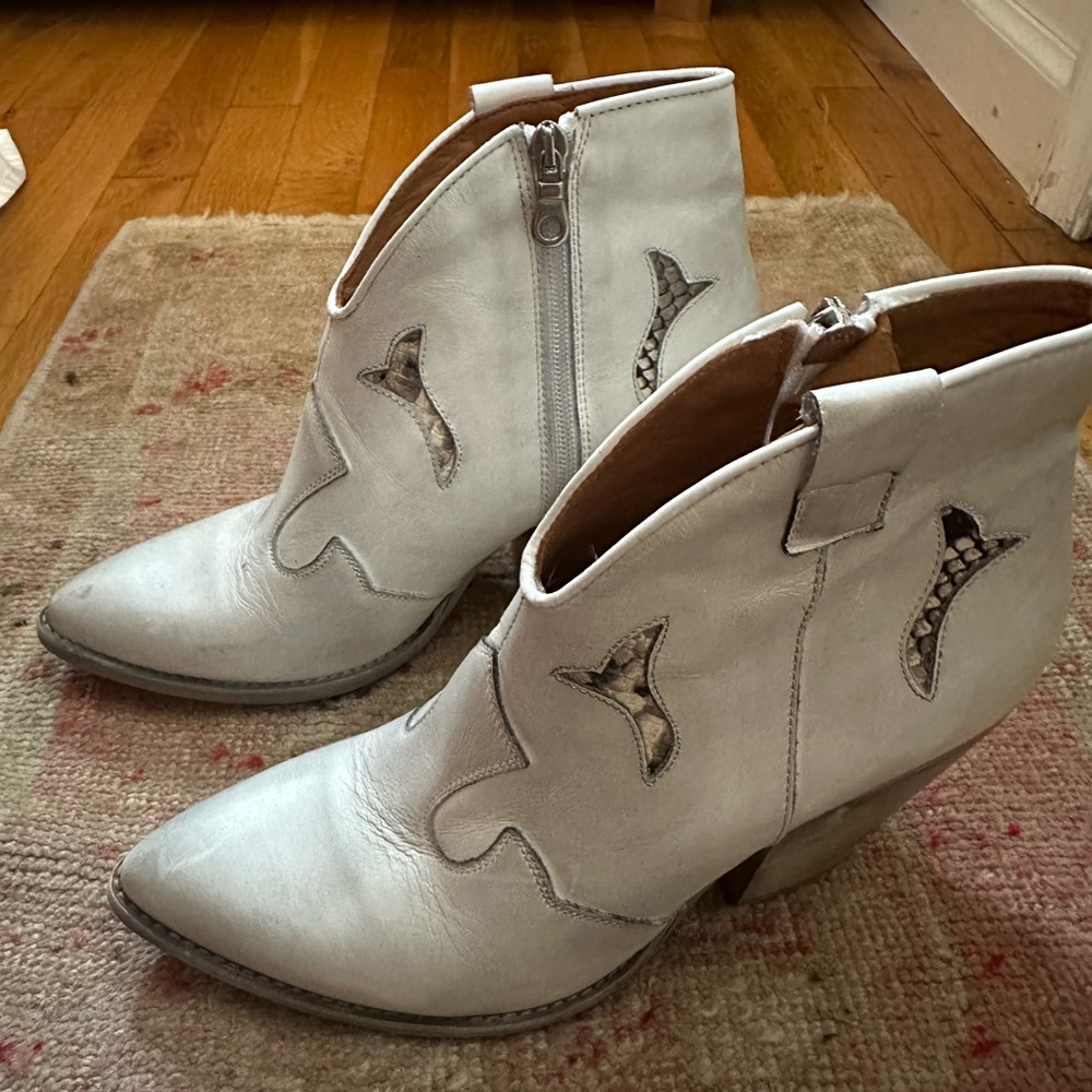 Guja Milano Women's White/Silver Ankle Cowboy Boots
